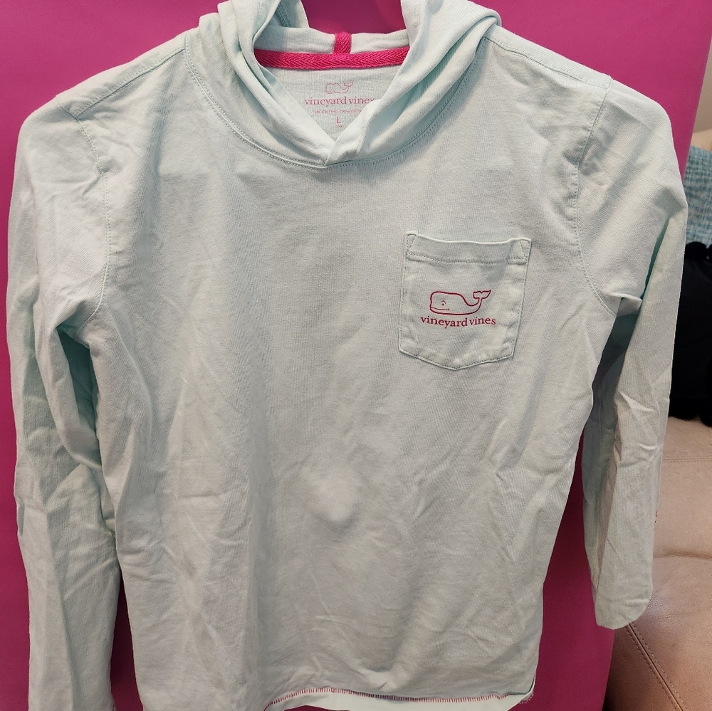 Light blue long sleeve vineyard vines tshirt
